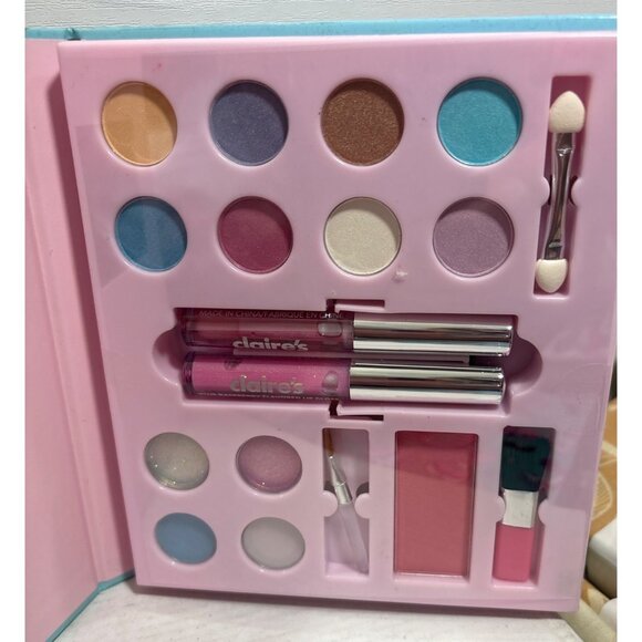 Claires Dreamer Makeup Palette Eyeshadow Blush Lip Gloss Brushes Set Ages 7-12 - Picture 2 of 6